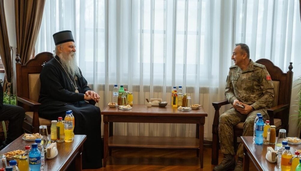 Ο ΡΑΣΚΑΣ ΚΑΙ ΠΡΙΖΡΕΝΗΣ ΘΕΟΔΟΣΙΟΣ ΥΠΟΔΕΧΘΗΚΕ ΣΤΗ ΜΟΝΗ ΓΚΡΑΤΣΑΝΙΤΣΑ ΜΕ ΤΟΝ ΔΙΟΙΚΗΤΗ ΤΗΣ KFOR