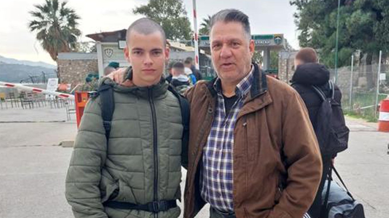 «ΑΥΡΙΟ ΘΑ ΠΑΜΕ ΝΑ ΡΙΞΟΥΜΕ ΧΕΙΡΟΒΟΜΒΙΔΕΣ, ΣΙΓΑ ΜΗ ΧΑΣΩ ΤΟ ΠΑΝΗΓΥΡΙ»: ΤΑ ΤΕΛΕΥΤΑΙΑ ΛΟΓΙΑ ΤΟΥ 19ΧΡΟΝΟΥ ΡΑΦΑΗΛ ΣΤΟΝ ΠΑΤΕΡΑ ΤΟΥ